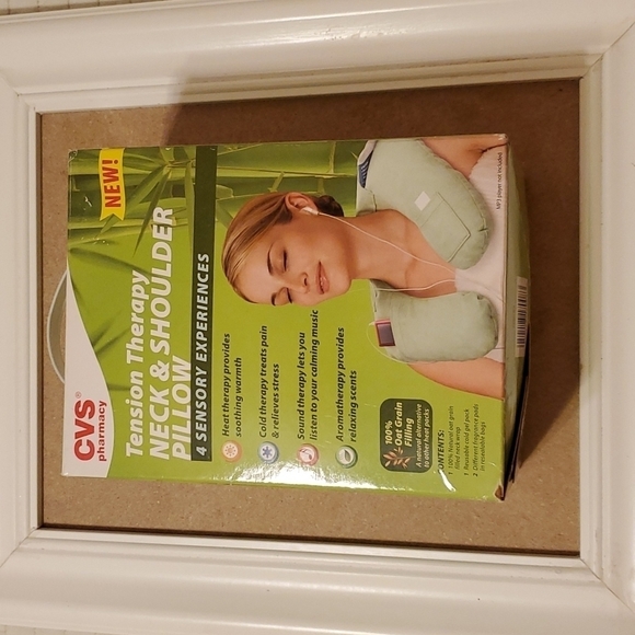 NIB Therapy Neck & Shoulder pillow - Picture 1 of 4